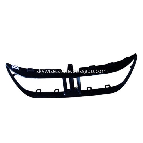 Plastic injection mold for automotive bumper